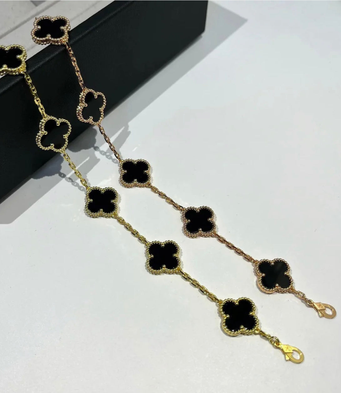 BRACELET MOP NOIR CLOVER 5 MOTIFS